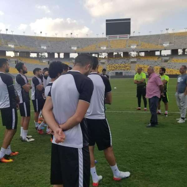 اجتماع فرج عامر بلاعبي سموحة