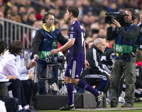 2010-11-23t215025z_01_ams18_rtridsp_3_soccer-champions_reuters