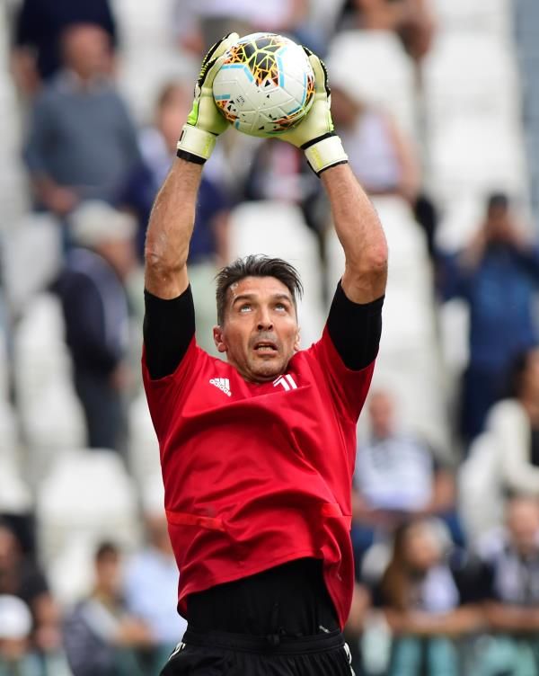 الحارس الإيطالي بوفون