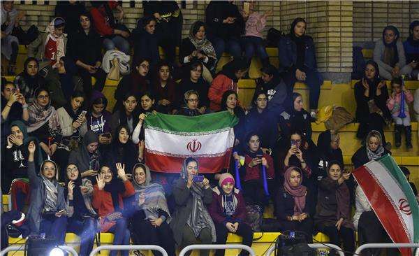 المشجعات الإيرانيات