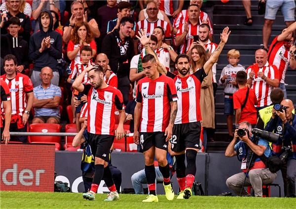 فرحة لاعبي بيلباو