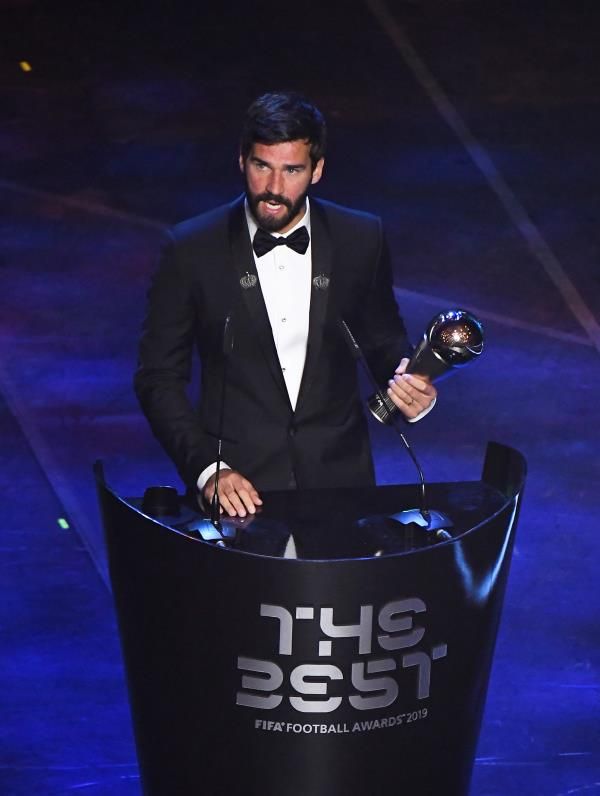 أليسون بيكر 