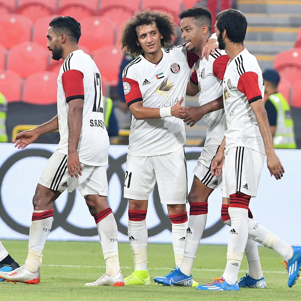 لاعبو الجزيرة 