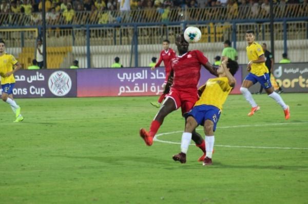 جانب من مباراة الذهاب بين الفريقين