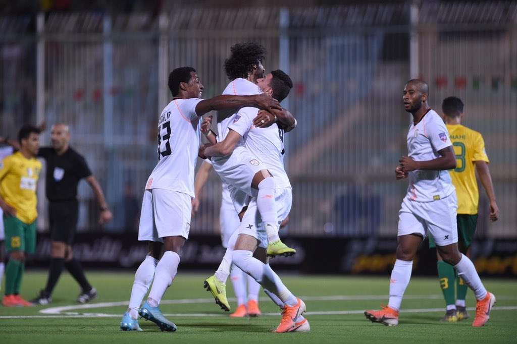 فرحة لاعبي الشباب