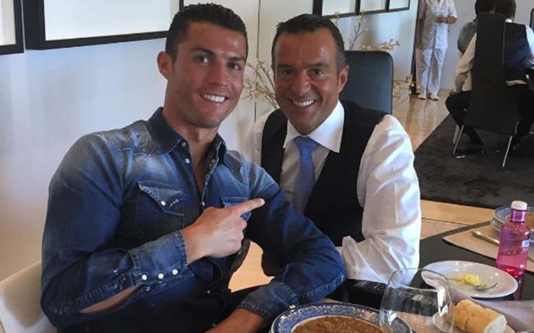 cristiano-ronaldo--jugador-del-real-madrid--y-su-agente-jorge-mendes--instagram