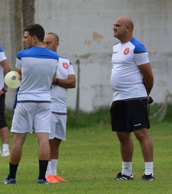  رفيق المحمدي (على اليمين)