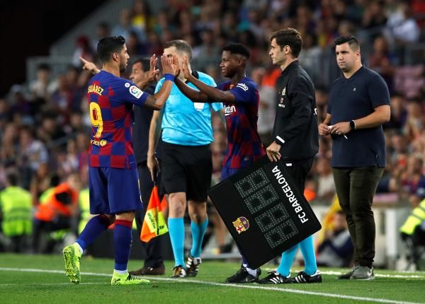 سواريز خلال تغييره بالشاب فاتي