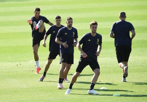 لاعبو يوفنتوس 