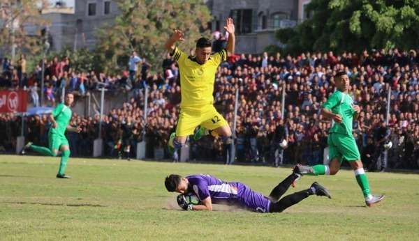 مهند ابو زيد لاعب الشاطئ