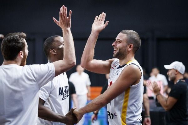 لاعبو الرياضي بيروت