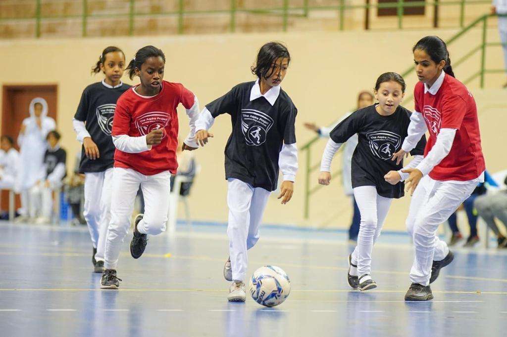 من منافسات بطولة سباعيات كرة القدم للفتيات بسلطنة عمان