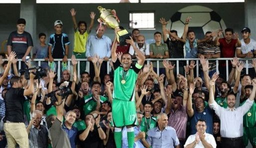 حسام وادي يرفع كأس السوبر