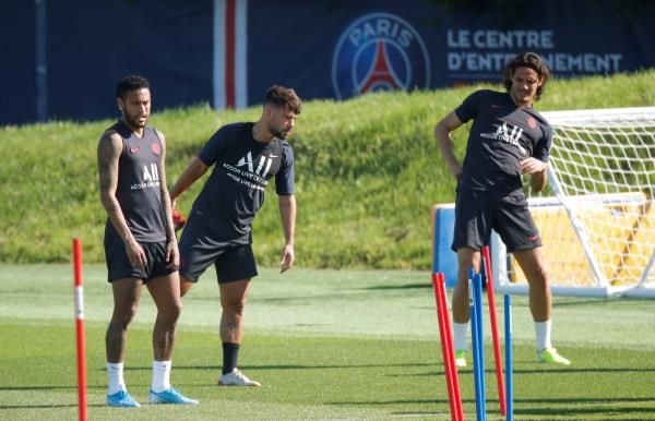 كافاني مع نيمار وبيرنات