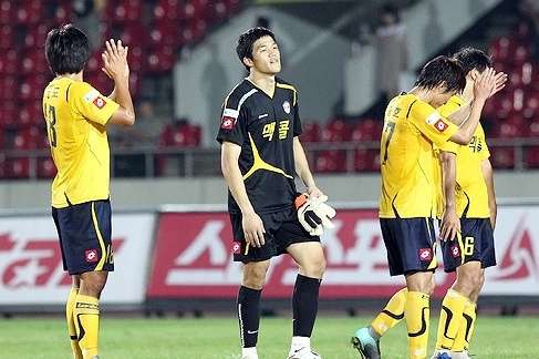 لاعبي فريق سيونغنام إلهوا