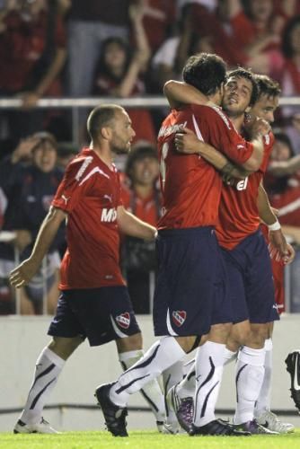 2010-11-26t015509z_01_ast11_rtridsp_3_soccer-latam_reuters