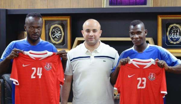 من تقديم اللاعبين