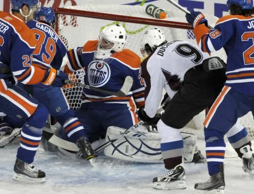 جانب من لقـاء ادمونتون اويلرز و كولورادو افالانش