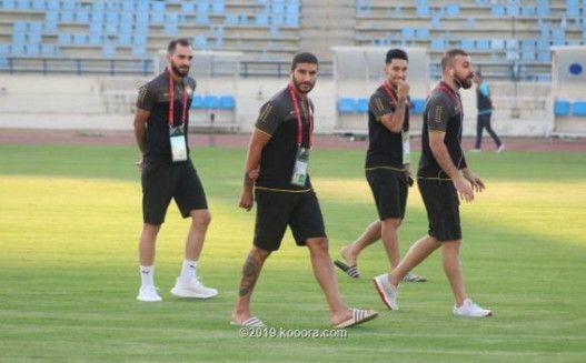 اللاعبون قبل الإحماء