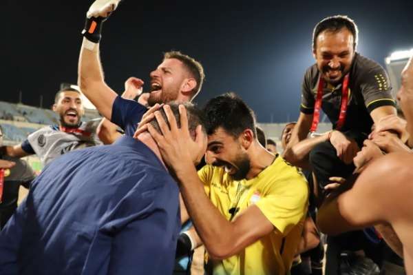 فرحة التأهل للعهد