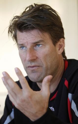 لاودروب يتحدث في اللقاء مع رويترز