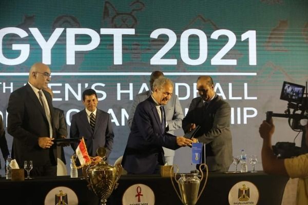 من مراسم التوقيع