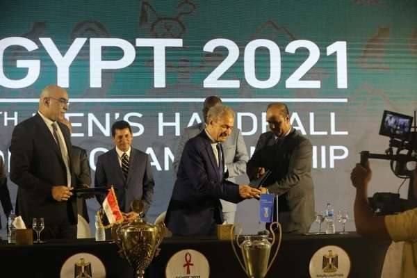 من مراسم التوقيع