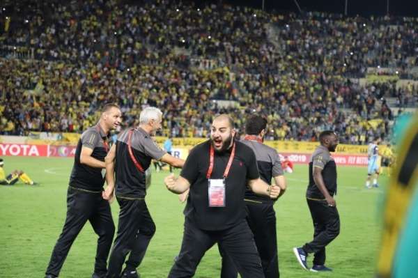 من احتفال العهد بالتأهل