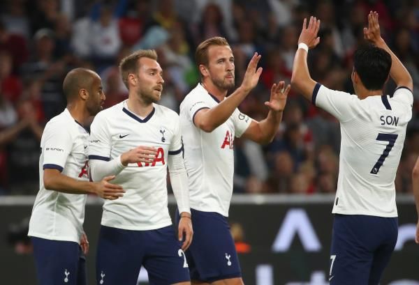 لاعبو توتنهام