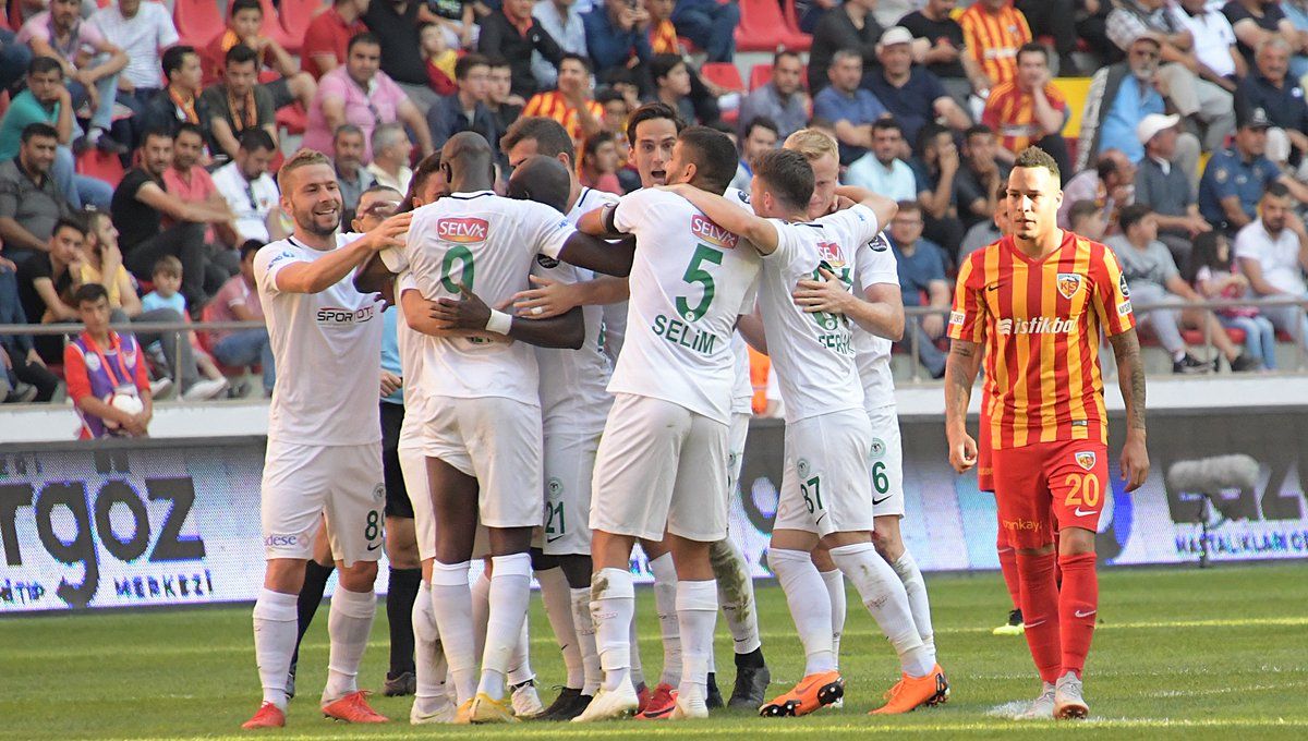 لاعبو قونيا سبور