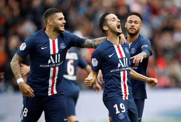 احتفال لاعبي باريس