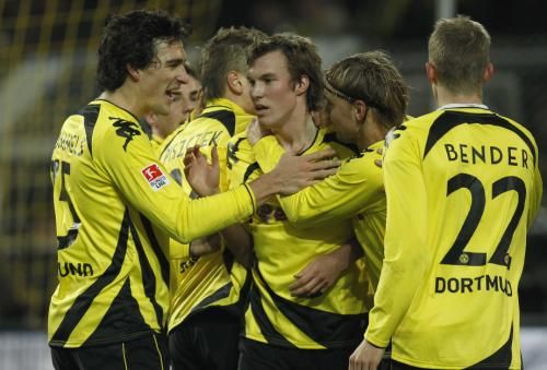 2010-11-27t193125z_01_ina20_rtridsp_3_soccer-germany_reuters