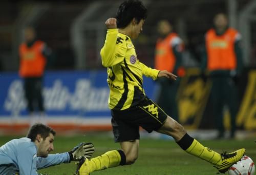 2010-11-27t192042z_01_ina15_rtridsp_3_soccer-germany_reuters