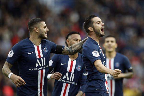 فرحة لاعبي باريس