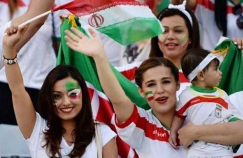 مشجعات إيرانيات