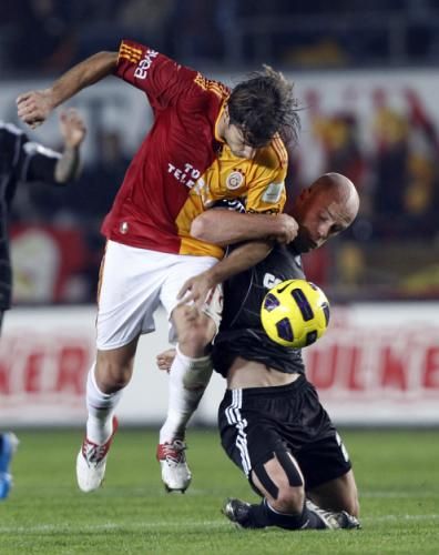 2010-11-28t181146z_01_ist01_rtridsp_3_soccer_reuters