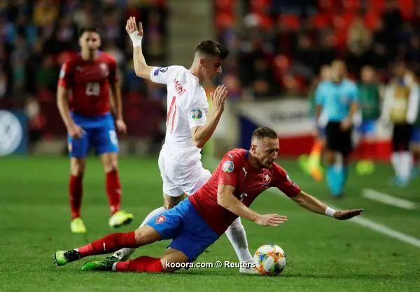 ?i=reuters%2f2019-10-11%2f2019-10-11t200025z_1959524182_rc1126616620_rtrmadp_3_soccer-euro-cze-eng-preview_reuters