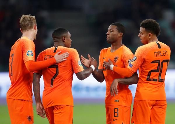 لاعبو هولندا