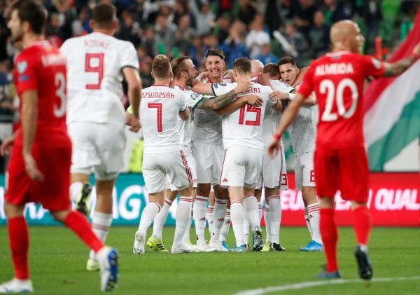 لاعبو المجر 