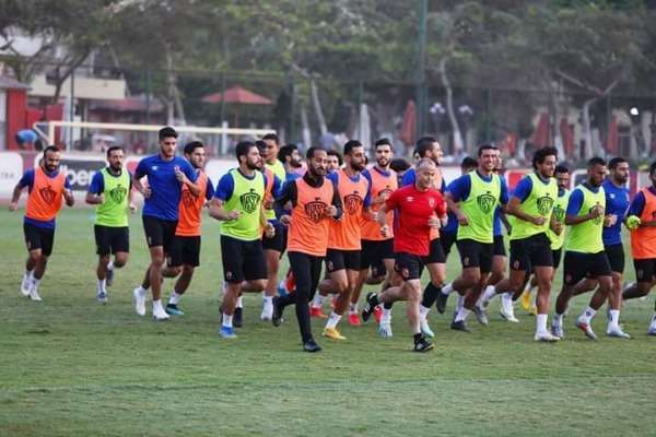 لاعبو الأهلي