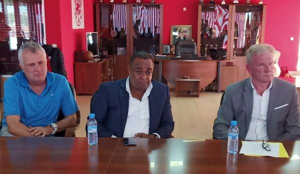 من المؤتمر الصحفي