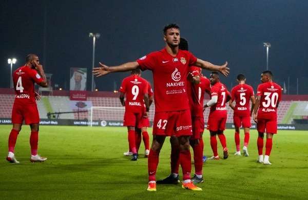 من مباراة شباب الأهلي وبني ياس