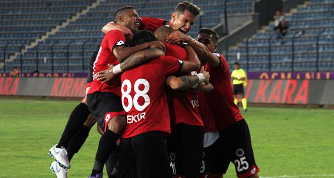 لاعبو جينتشلاربيرليجي