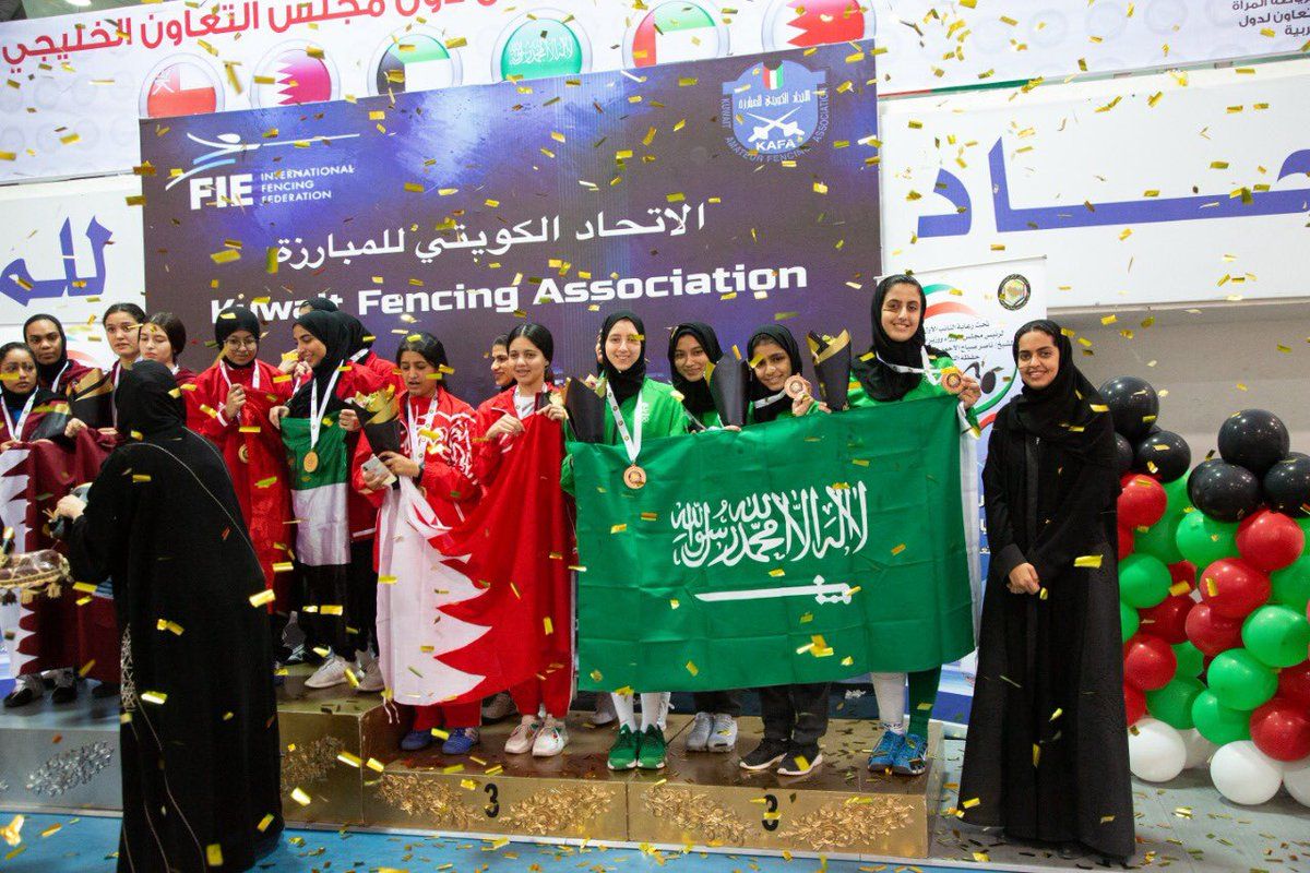 منتخب السعودية للمبارزة مع الميدالية البرونزية