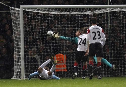 2010-11-30t220117z_01_slp105_rtridsp_3_soccer-england_reuters