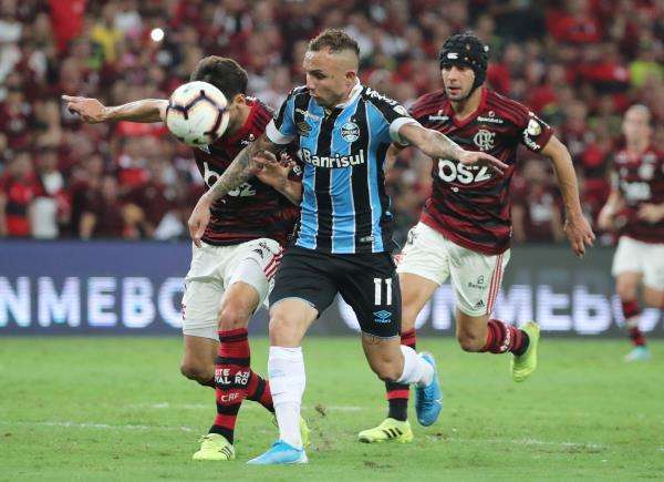 من لقاء فلامنجو وجريميو