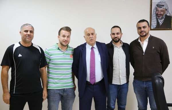 الرجوب يلتقي الجهاز الفني للمنتخب الفلسطيني