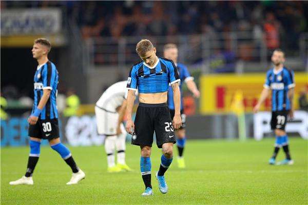 لاعبو الإنتر عقب التعادل مع بارما