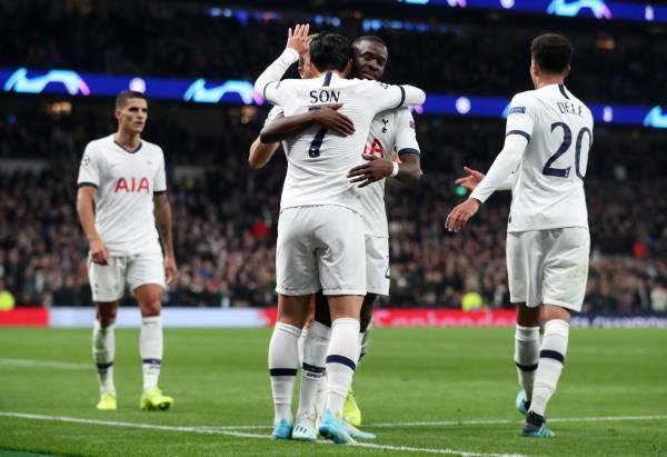 لاعبو توتنهام