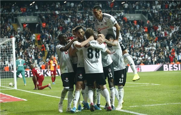 فرحة لاعبي بشكتاش 